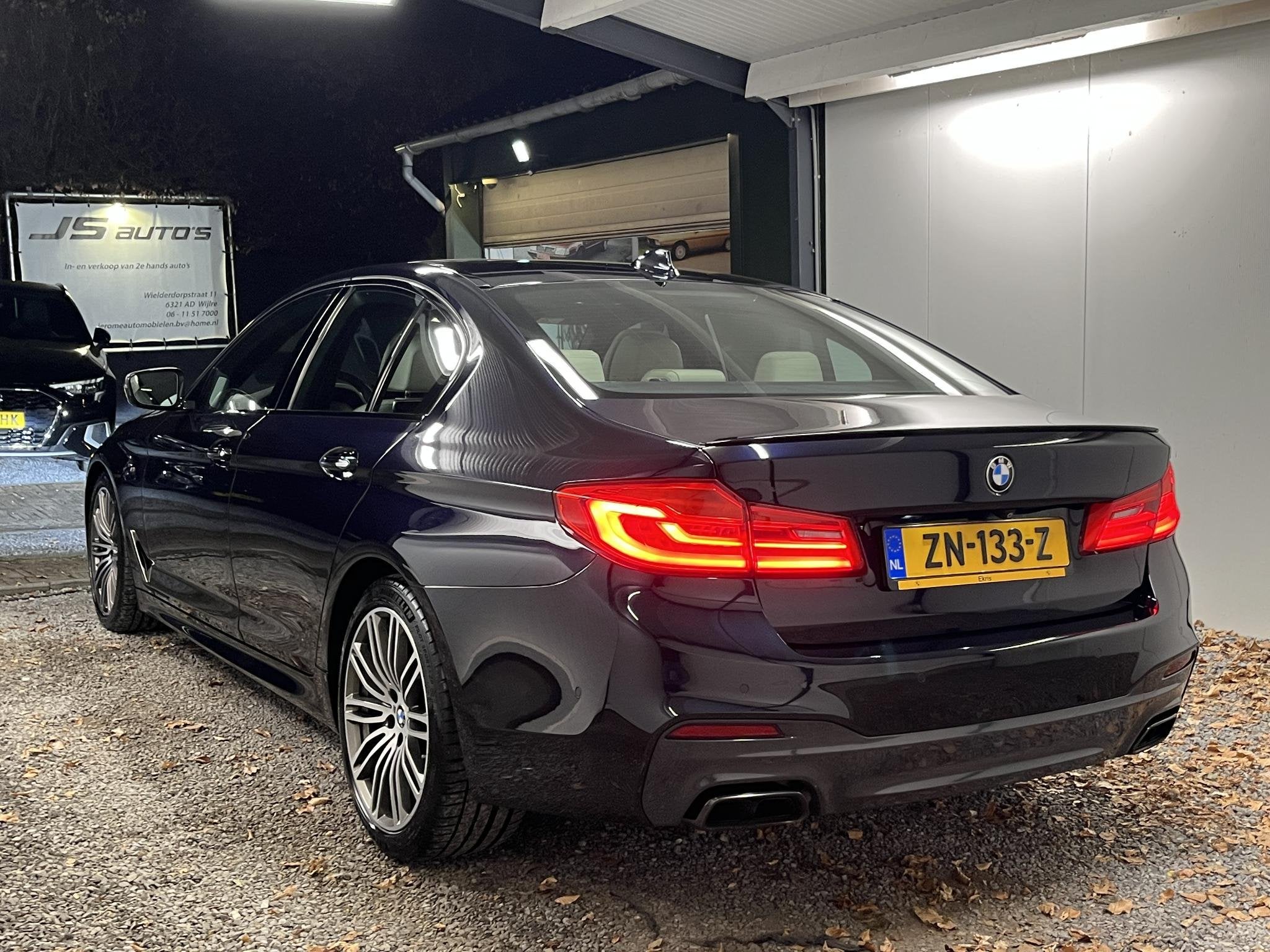 BMW 5-serie M550i xDrive High Exe 2017 VOLL OPTIES*NP €153, Auto's, BMW, Automaat, Gebruikt, 4395 cc, Zwart