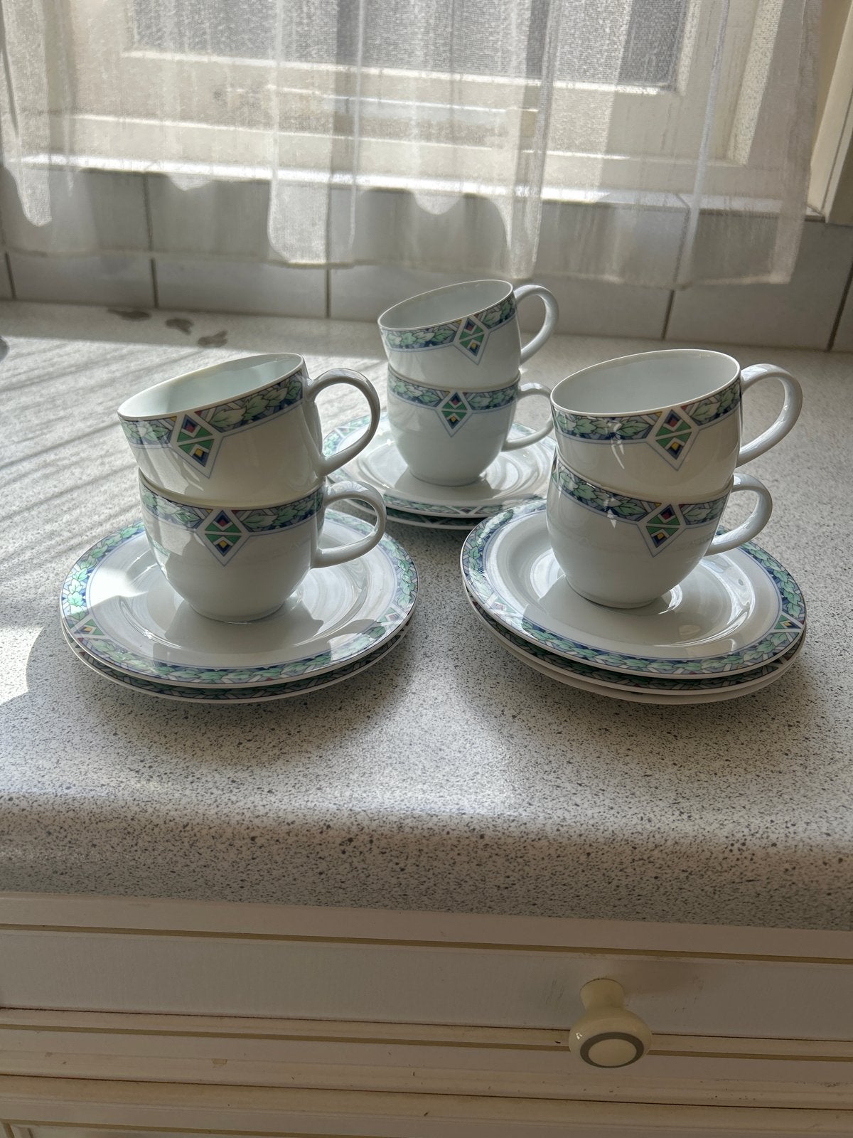 Set van 6 porseleinen kopjes en schotels, Ophalen of Verzenden, Zo goed als nieuw, Overige stijlen, Kop(pen) en/of Schotel(s)