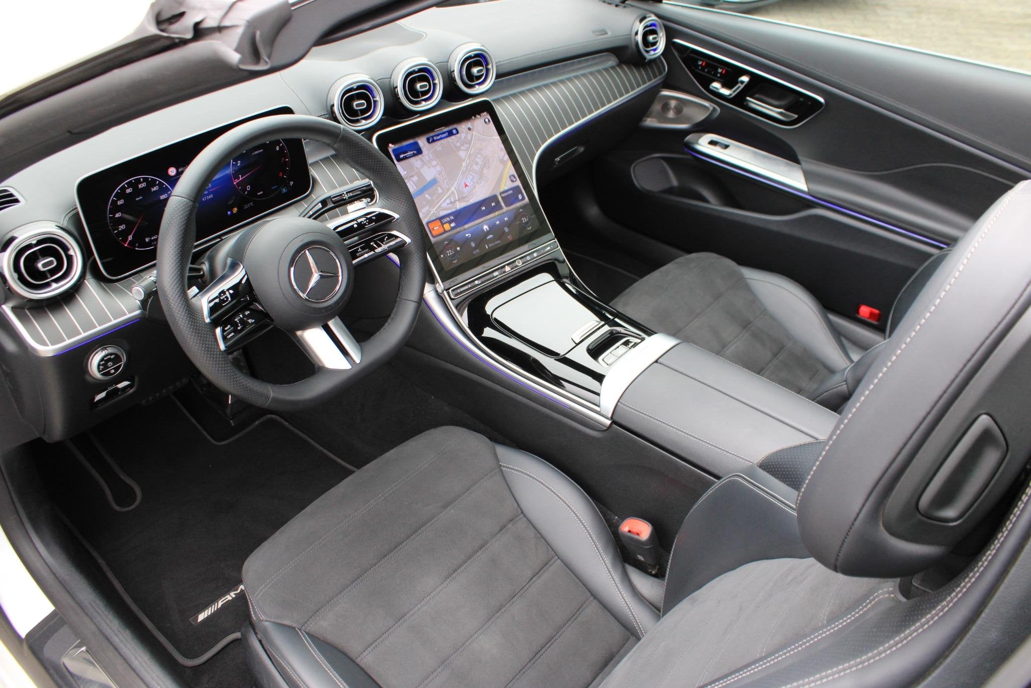 Mercedes-Benz CLE Cabriolet 200 AMG Cabrio Burmester | Distr, Auto's, Automaat, Dealer onderhouden, 4 cilinders, Cabriolet