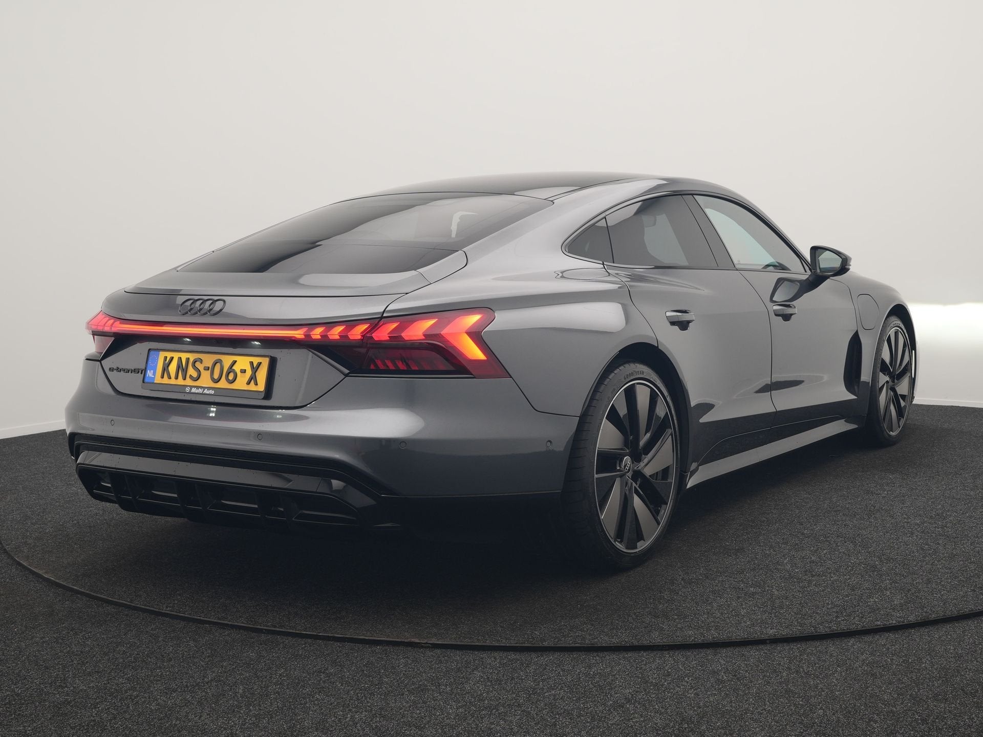 Audi e-tron GT 93 kWh 476pk Dealer O.H | Panodak | Head Up |, Auto's, Automaat, 93 kWh, Vierwielaandrijving, Zilver of Grijs