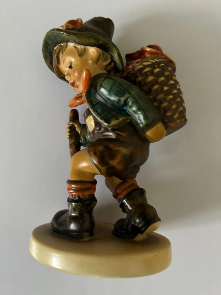 Hummel beeld jongen, Verzamelen, Beelden en Beeldjes, Ophalen of Verzenden, Zo goed als nieuw, Hummel