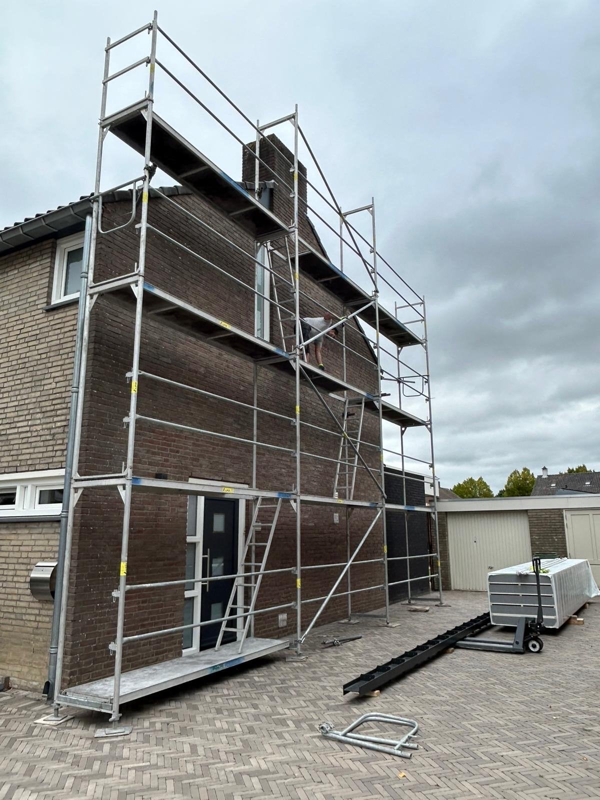 Renovatie gevelsteiger aluminium, Ophalen, Zo goed als nieuw, Gevelsteiger, 5 meter of hoger