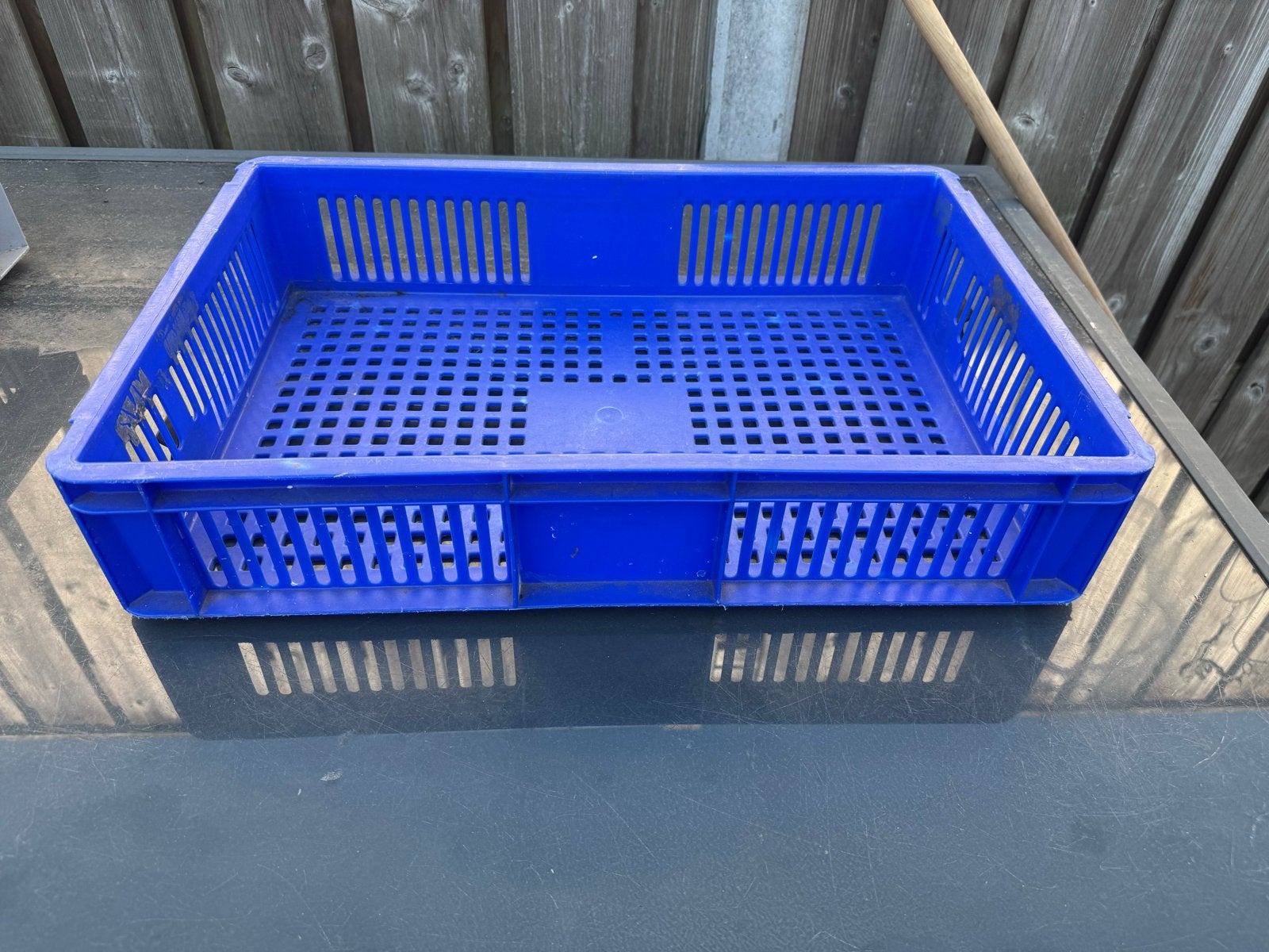 24 blauwe kratjes - Handige opslag en transport, Ophalen, Gebruikt, 40 tot 60 cm, 50 tot 75 cm