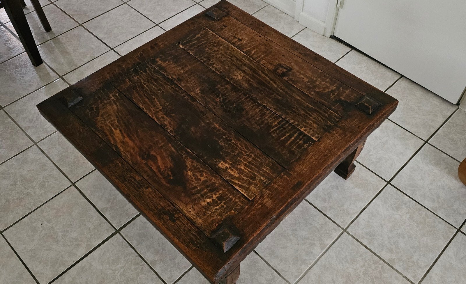 Salontafel van Indonesisch teakhout, Ophalen