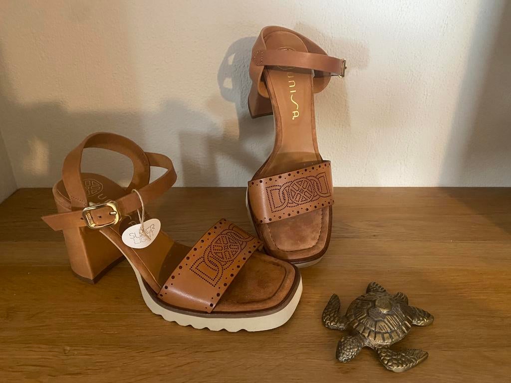 Unisa sandalen met blokhak maat 40 nieuw open schoen, Bruin, Nieuw, Sandalen of Muiltjes, Ophalen of Verzenden