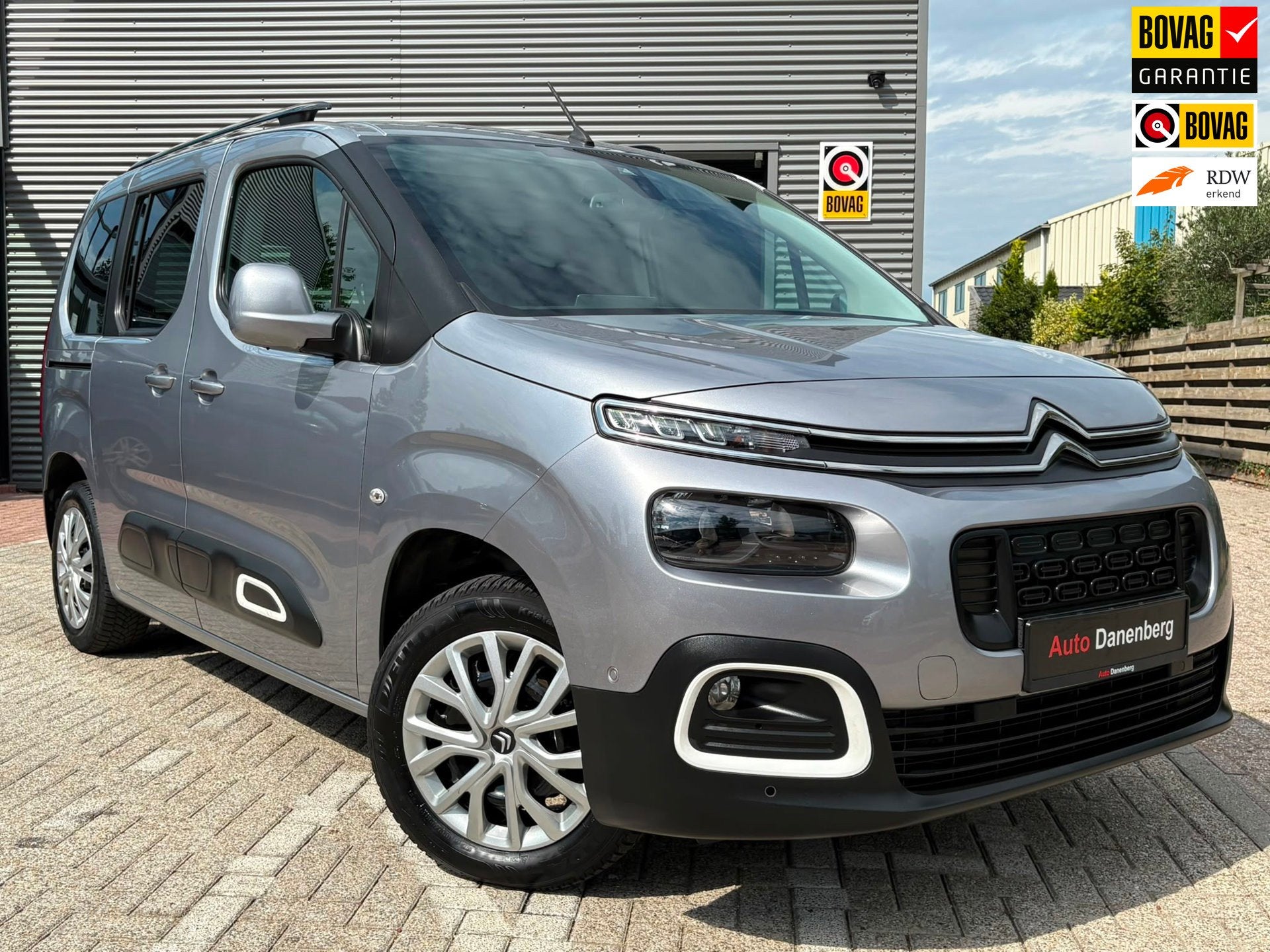 Citroen BERLINGO 1.2 PureTech Shine VOLL OPTIES GARANTIE, Auto's, Voorwielaandrijving, Dealer onderhouden, Stof, 1199 cc