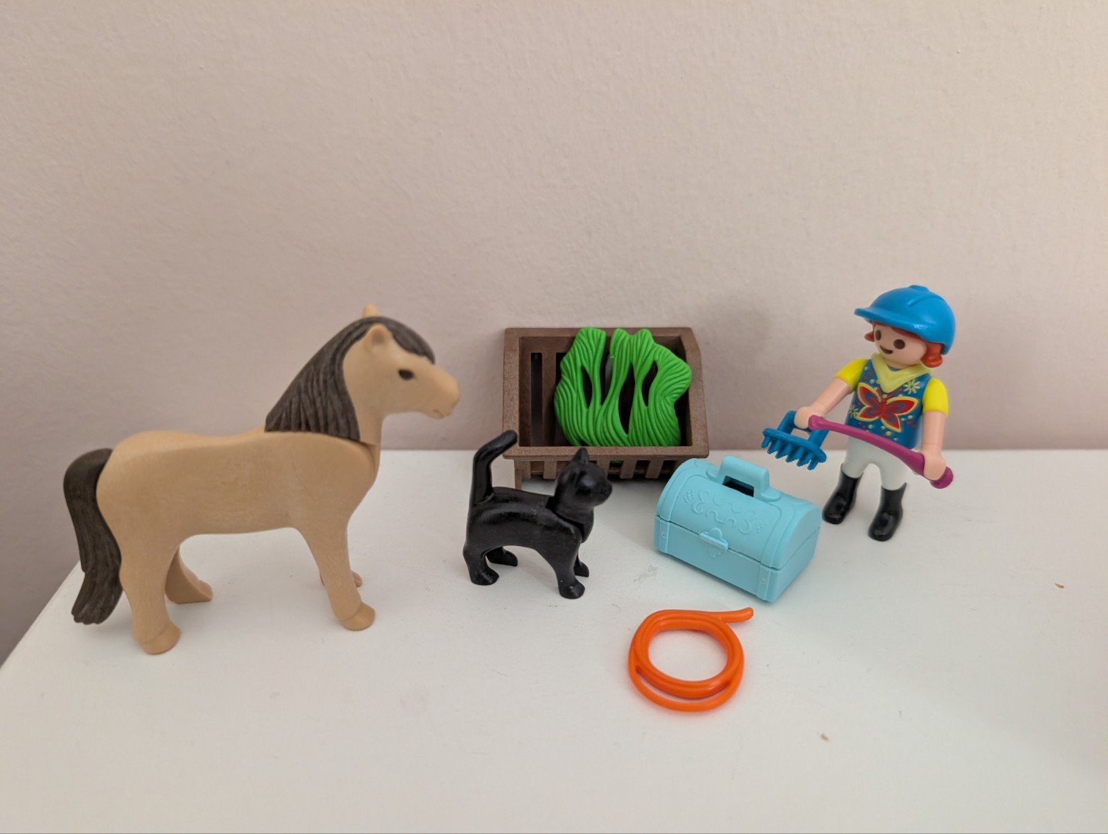 Playmobil pony met verzorgster, manege, Ophalen of Verzenden, Zo goed als nieuw, Complete set, Overige typen
