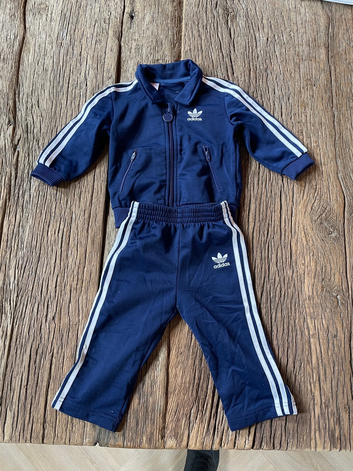 Adidas baby trainingspak maat 74/80, Ophalen of Verzenden, Zo goed als nieuw, Jongetje of Meisje