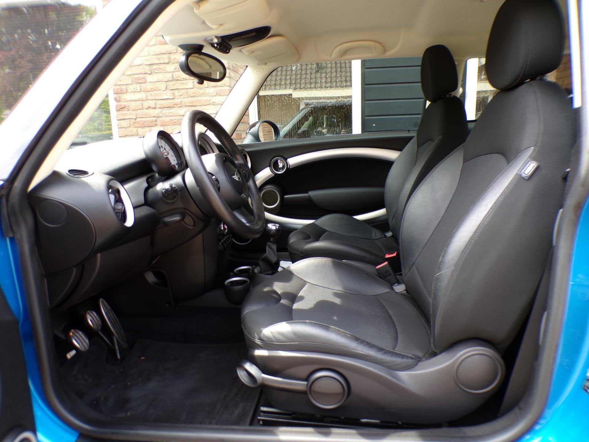 Mini Mini 1.6 Cooper S Chili / Navi, Auto's, Voorwielaandrijving, Gebruikt, Zwart, 4 cilinders