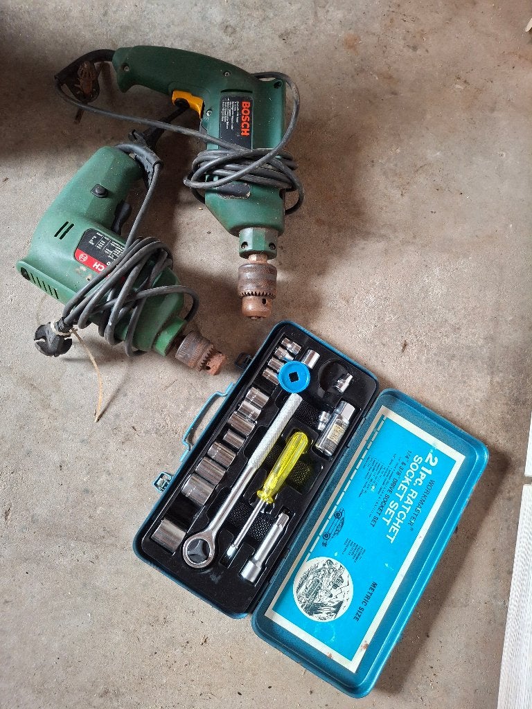 Bosch Boormachines (2 stuks) met dopsleutelset, Doe-het-zelf en Verbouw, Ophalen of Verzenden, Gebruikt, 400 tot 600 watt, Boormachine