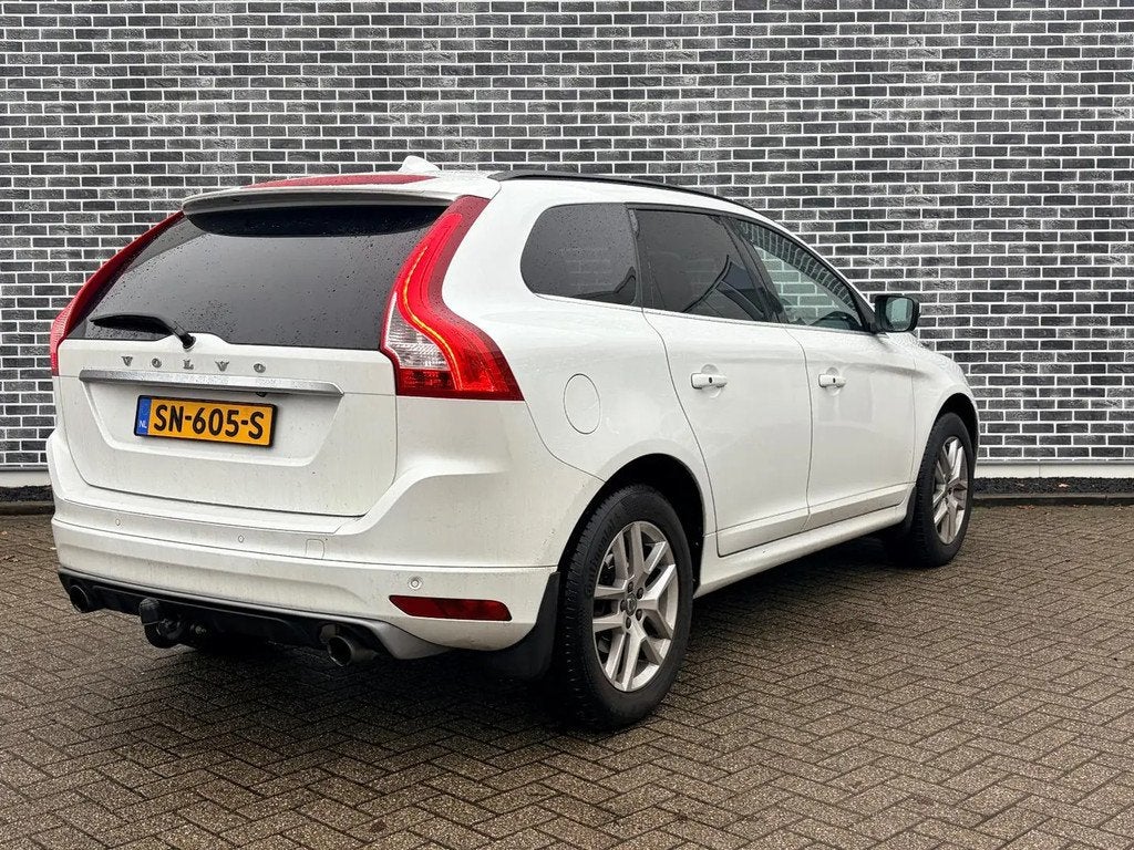 Volvo XC60 2.0 T5 FWD R-Design € 24.899,00, 15 km/l, Gebruikt, 4 cilinders, 1969 cc