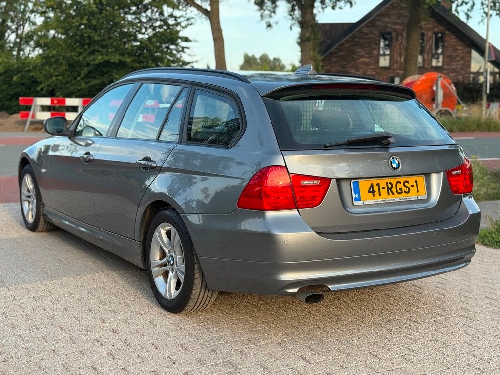 BMW 3-serie Touring 318i Corporate Lease Luxury Line, Euro 5, 4 cilinders, Handgeschakeld, 1405 kg