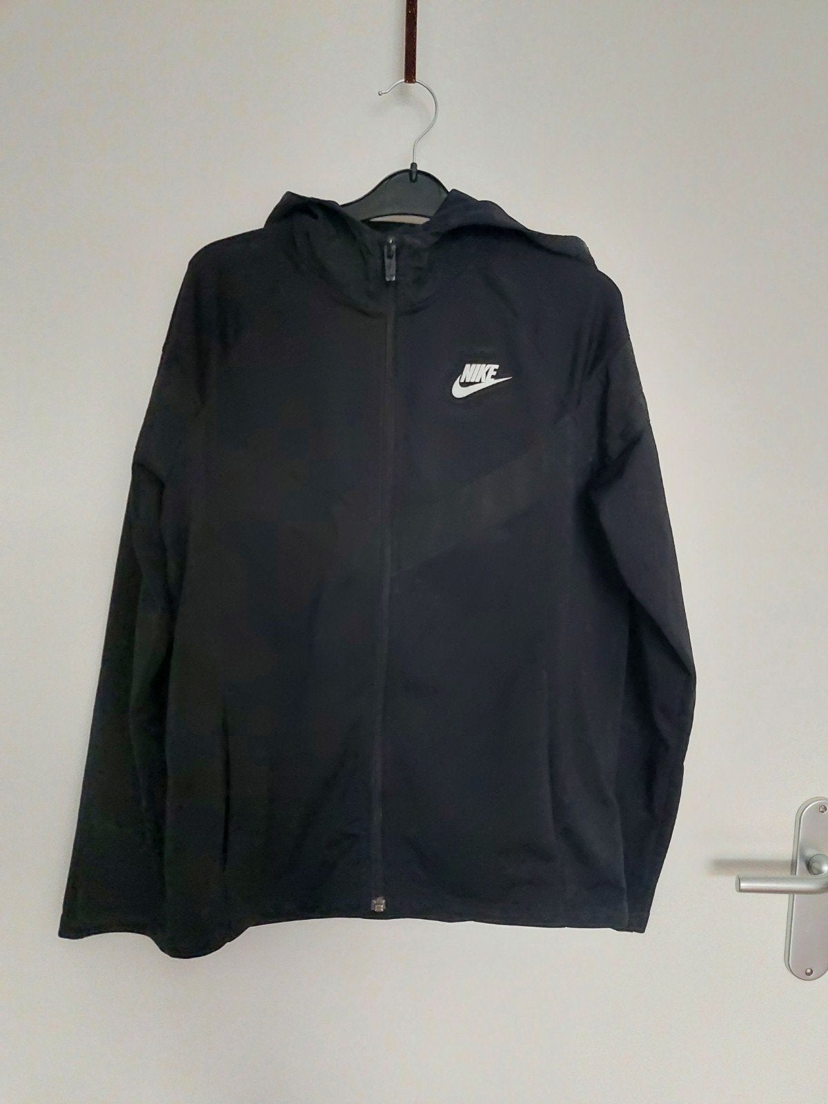 Mooi zwart Nike jack maat 146-152 z.g.a.n., Kinderen en Baby's, Kinderkleding | Maat 146, Ophalen of Verzenden, Zo goed als nieuw