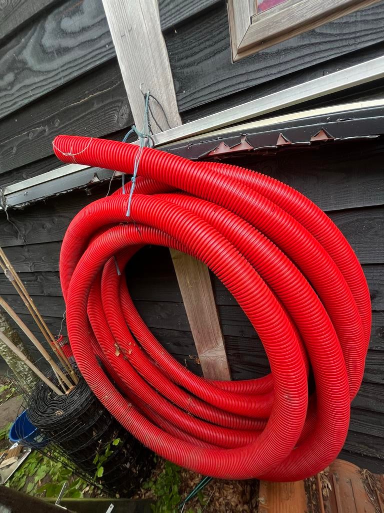 Rode flexibele mantelbuis, Doe-het-zelf en Verbouw, Elektra en Kabels, Ophalen of Verzenden, Gebruikt, Kabel of Snoer