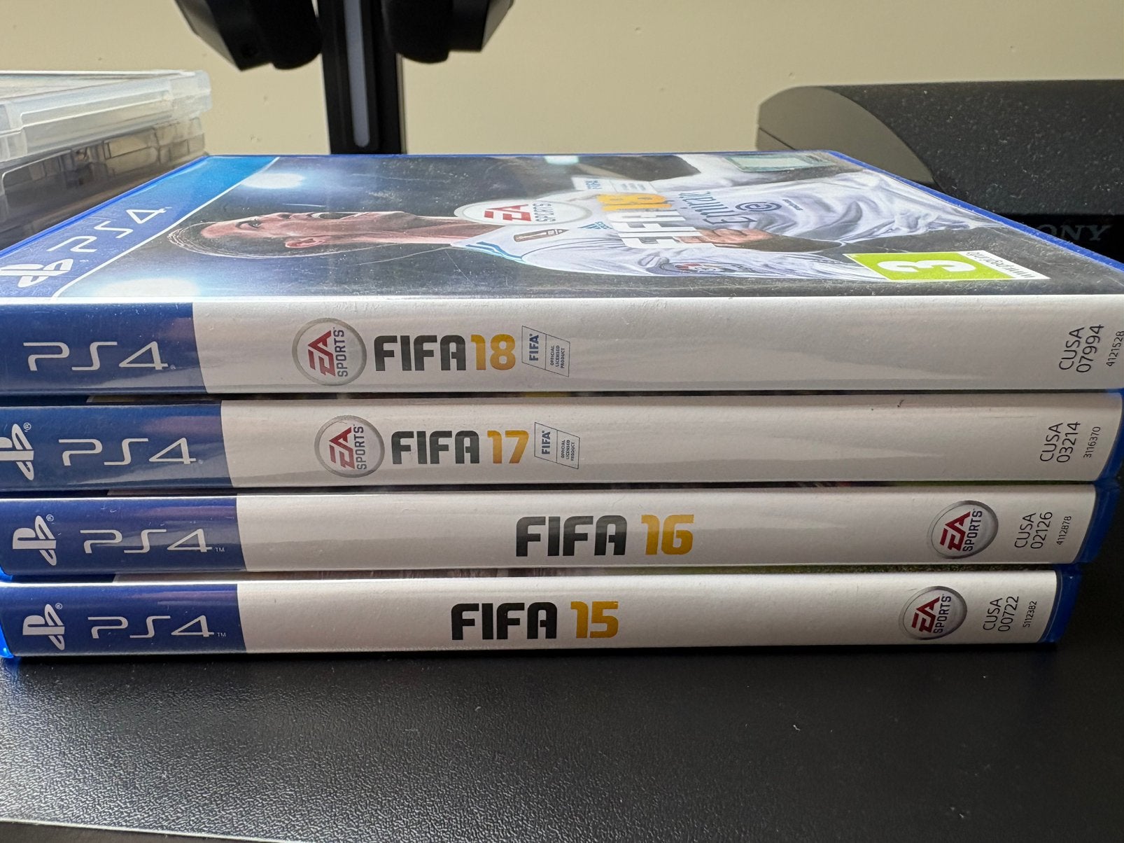 Fifa ps4, Ophalen of Verzenden, Zo goed als nieuw, Sport, 3 spelers of meer