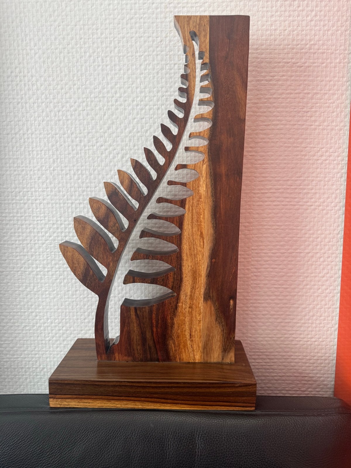 Uniek Teakhouten Varenblad (Koru) - Nieuw-Zeelandse Symbolie, Ophalen, Oceanië, Houtsnijwerk, 50 - 100 cm
