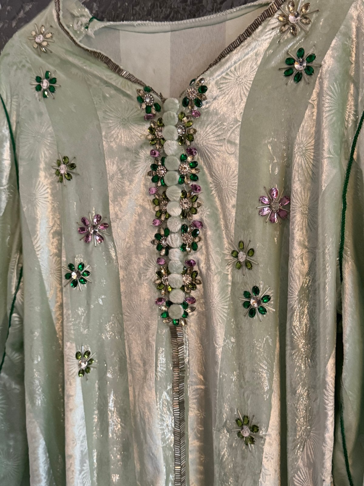 Prachtige mintgroene kaftan met borduursels, Maat 38/40 (M), Ophalen of Verzenden, Zo goed als nieuw, Onder de knie