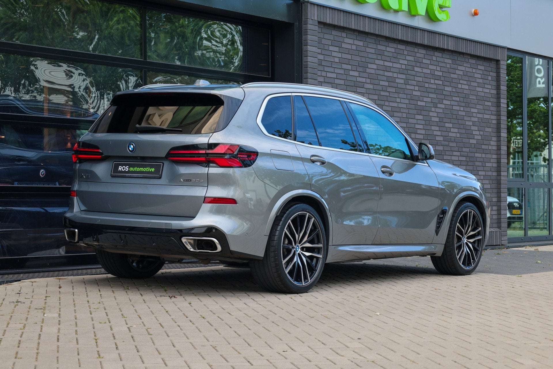 Foto 20 van BMW X5 xDrive50e | BTW | SKYLOUNGE | 22 INCH | COMFORTSTOELE