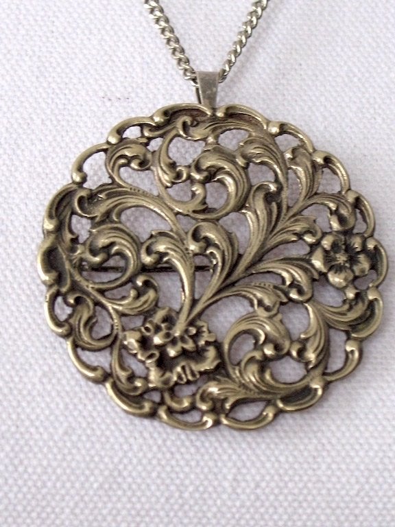 Antieke hanger met ketting kan ook als speld gedragen worden, Overige materialen, Gebruikt, Ophalen of Verzenden, Overige kleuren