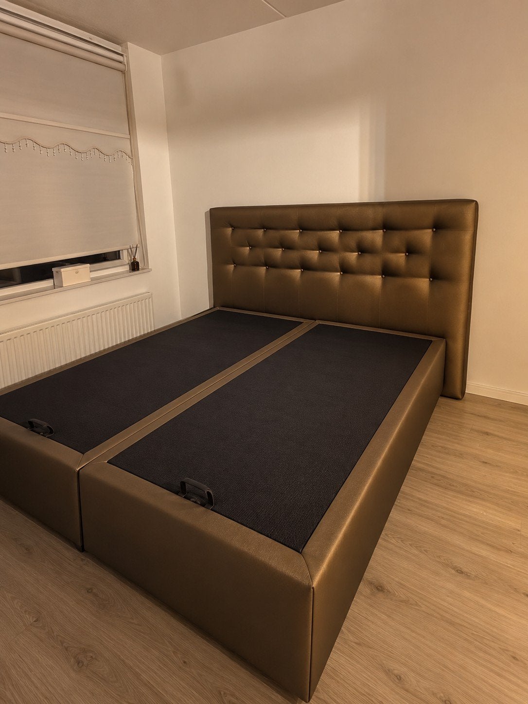 Boxspring 180x200 cm met opbergruimte en hoofdbord