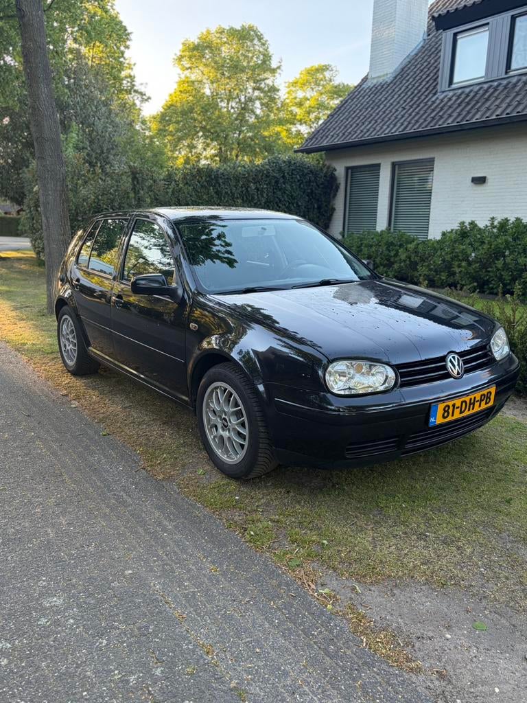 Volkswagen Golf 1.6 74KW 1999 Zwart pano dak, Auto's, 4 cilinders, 100 pk, 1200 kg, Handgeschakeld
