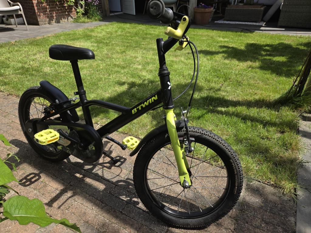 Kinderfiets BTWIN Dark Hero 500, Ophalen, Zo goed als nieuw, Minder dan 16 inch, BTWIN Dark Hero 500