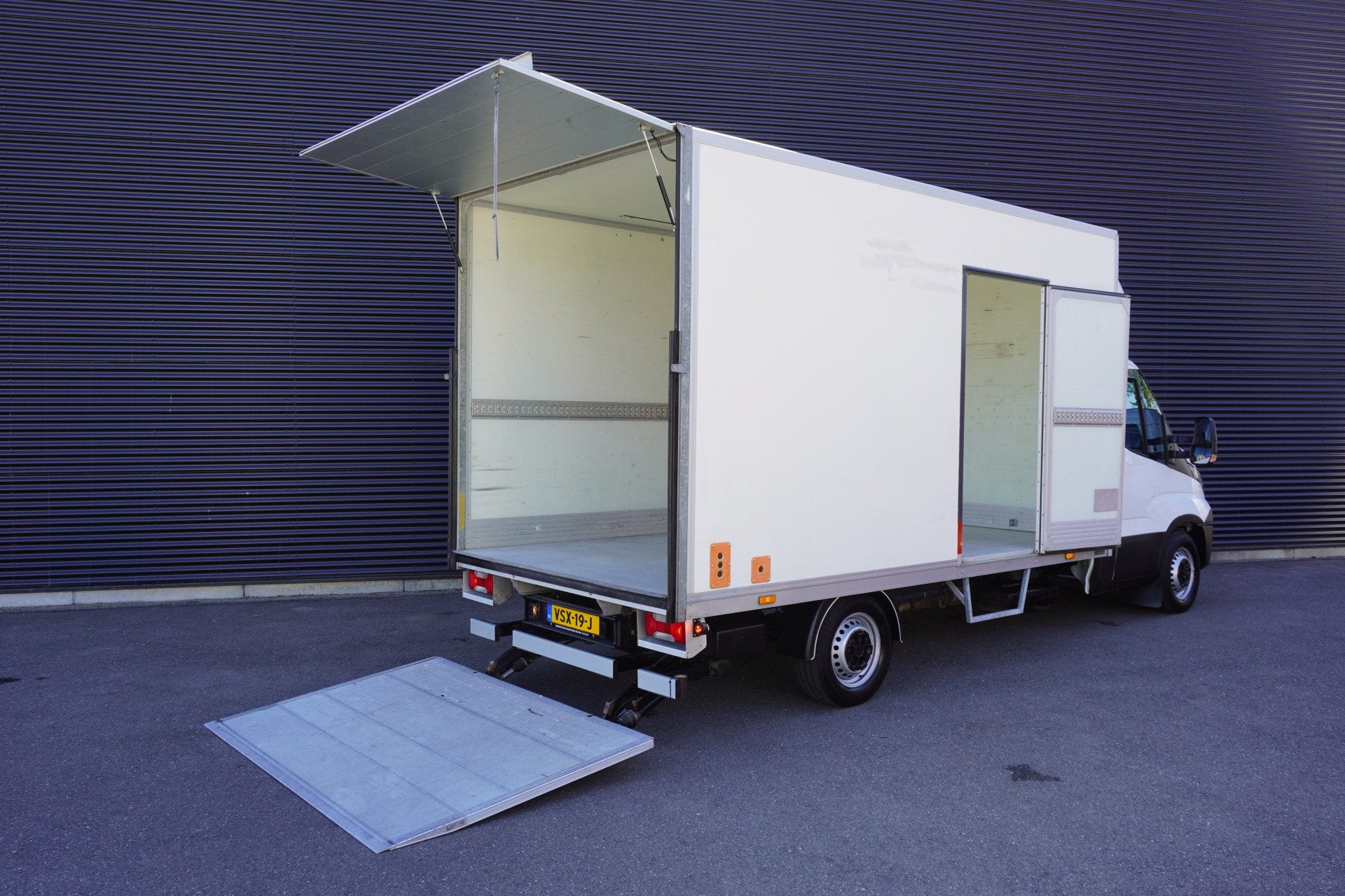 Iveco Daily 35S18 3 liter 180pk Automaat Bakwagen Laadklep Z, Automaat, Achterwielaandrijving, Gebruikt, Euro 6