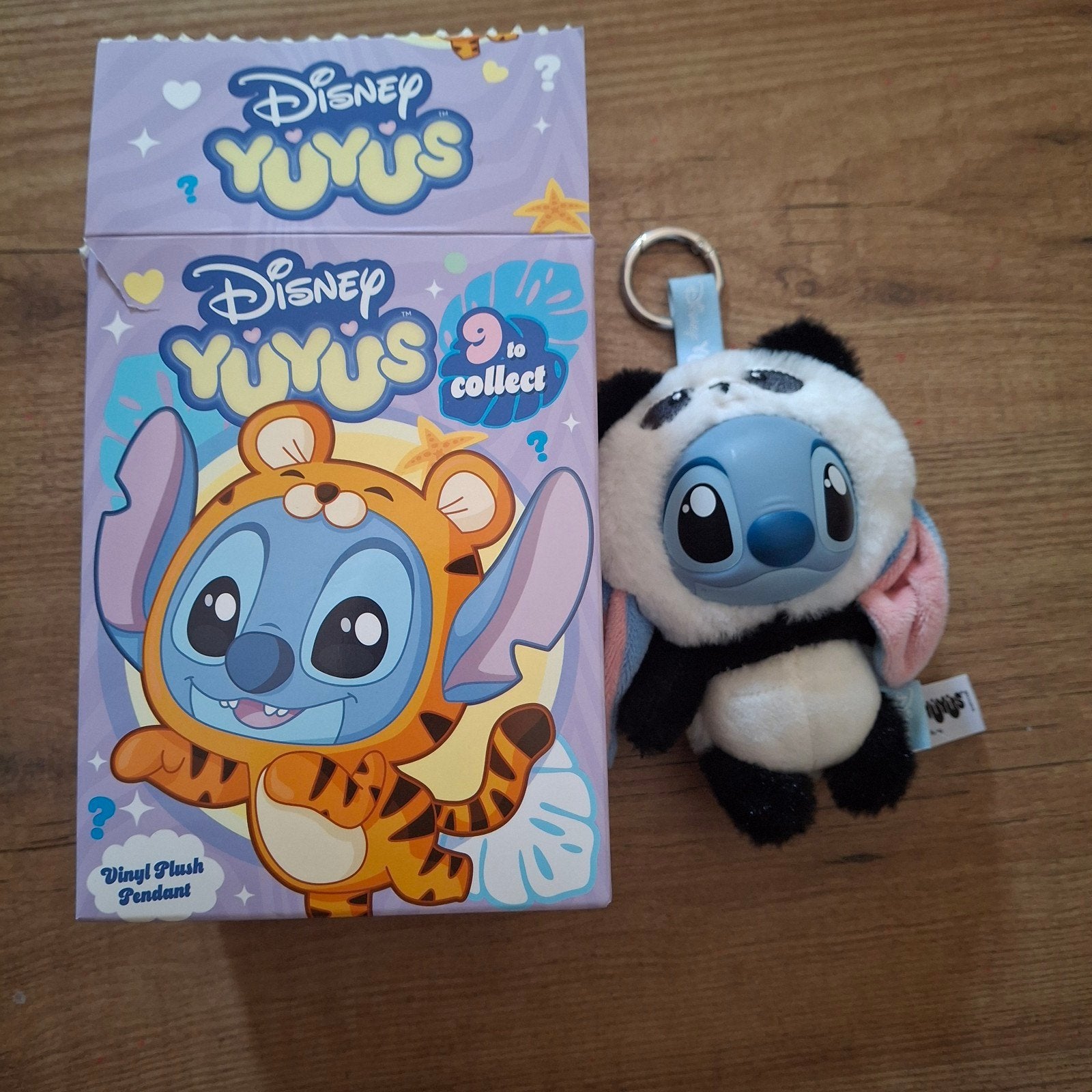 Disney YUYUS Stitch in Panda kostuum knuffel sleutelhanger, Met doos, Disney, Disney, Overige typen