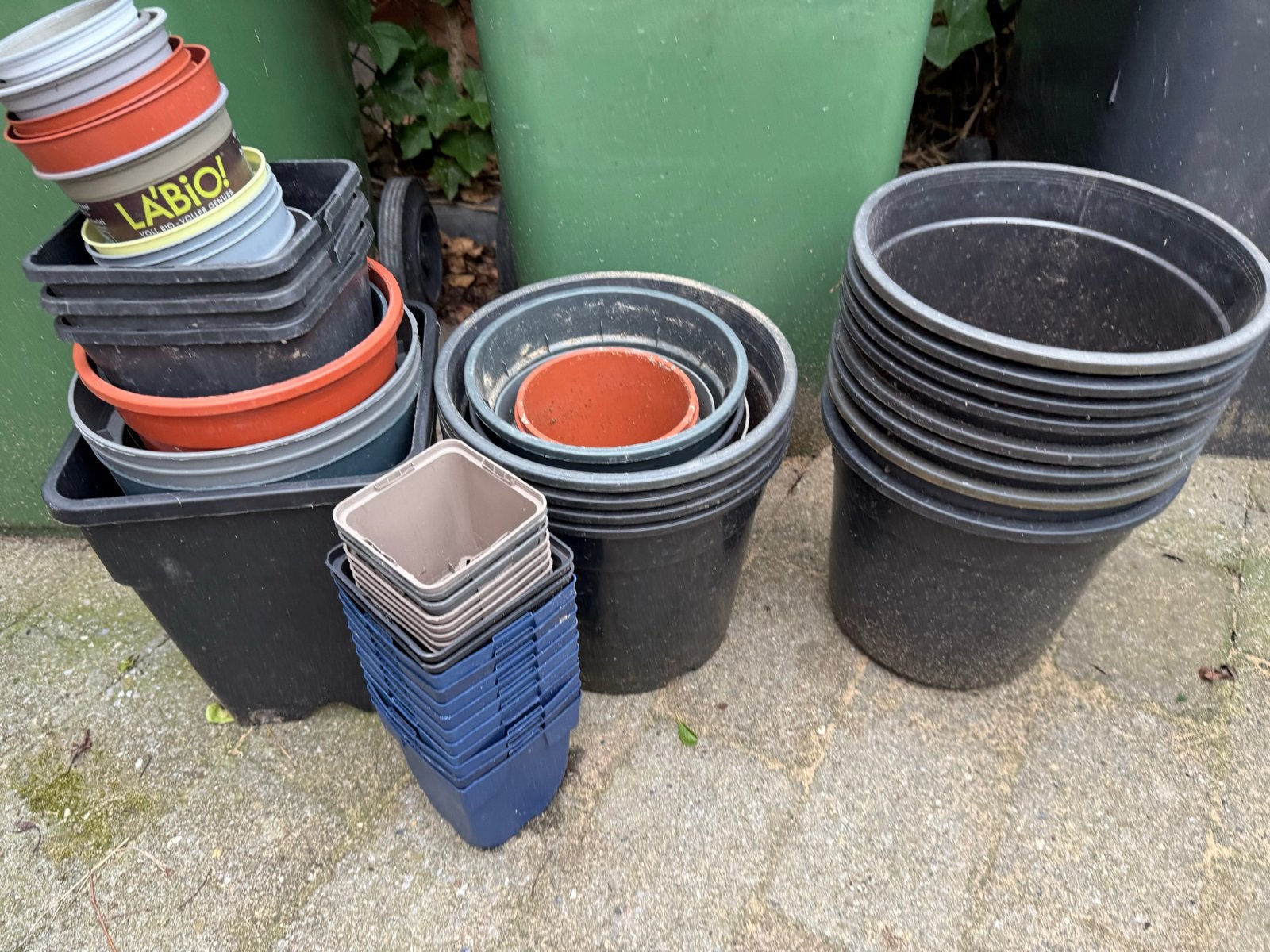 Diverse gebruikte bloempotten en plantenbakken, Ophalen, Kunststof, Gebruikt, Binnen