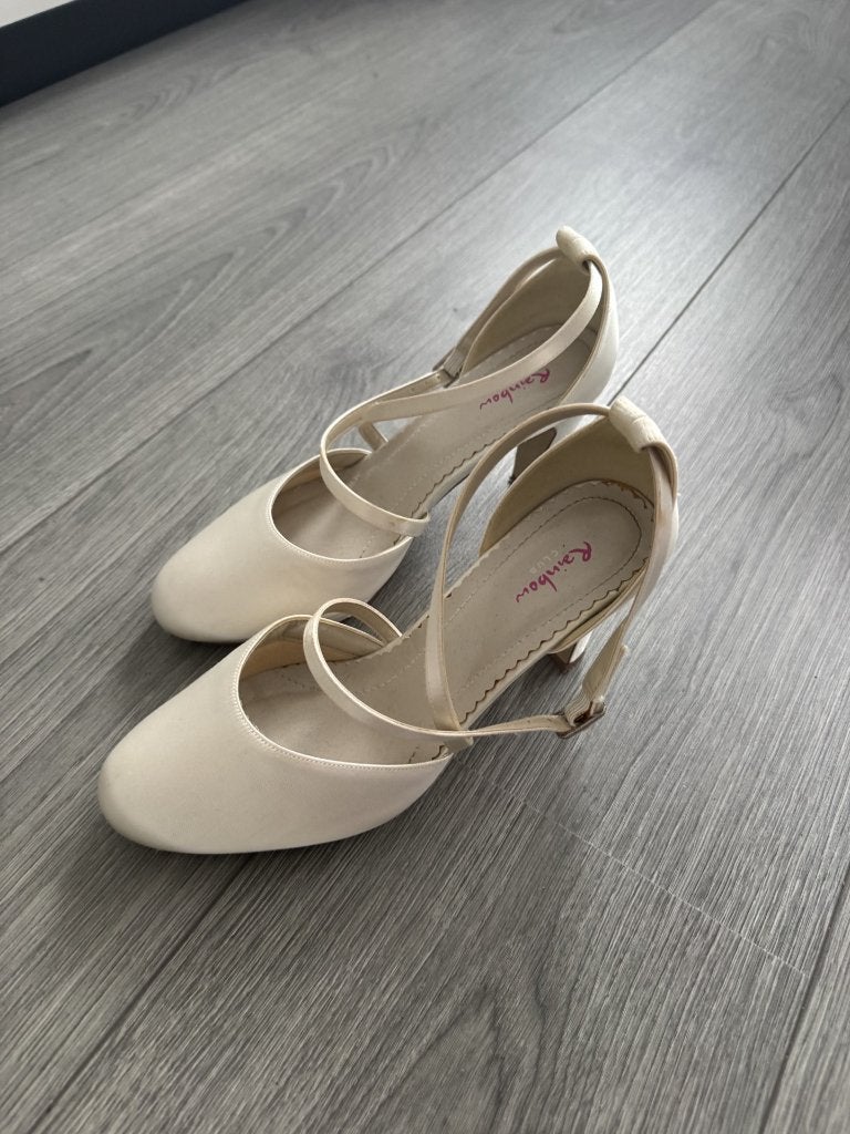 Trouwschoenen dames maat 37 merk Rainbow, Kleding | Dames, Schoenen, Ophalen, Rainbow, Wit, Schoenen met hoge hakken