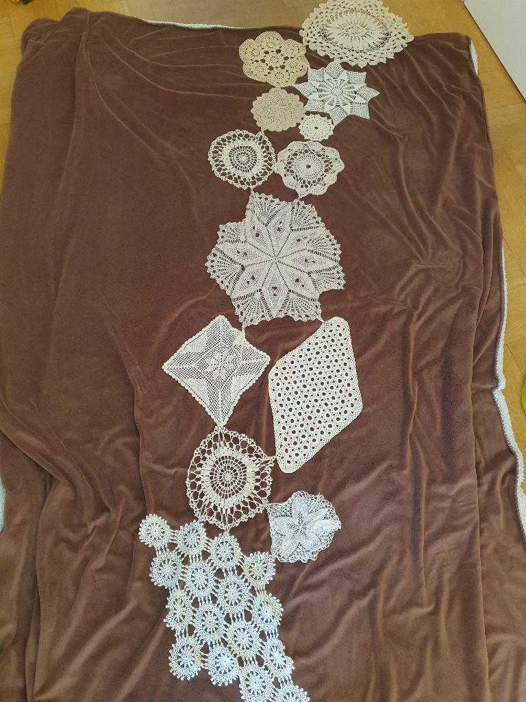 Brocante tafelloper handgehaakte kleedjes; ^, Ophalen of Verzenden