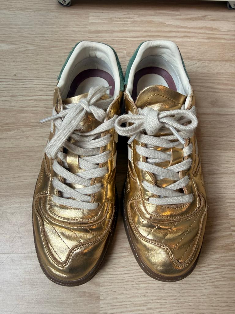 Gouden sneakers - Zo goed als nieuw maat 39, Overige kleuren, Ophalen of Verzenden, Sneakers of Gympen, Zo goed als nieuw