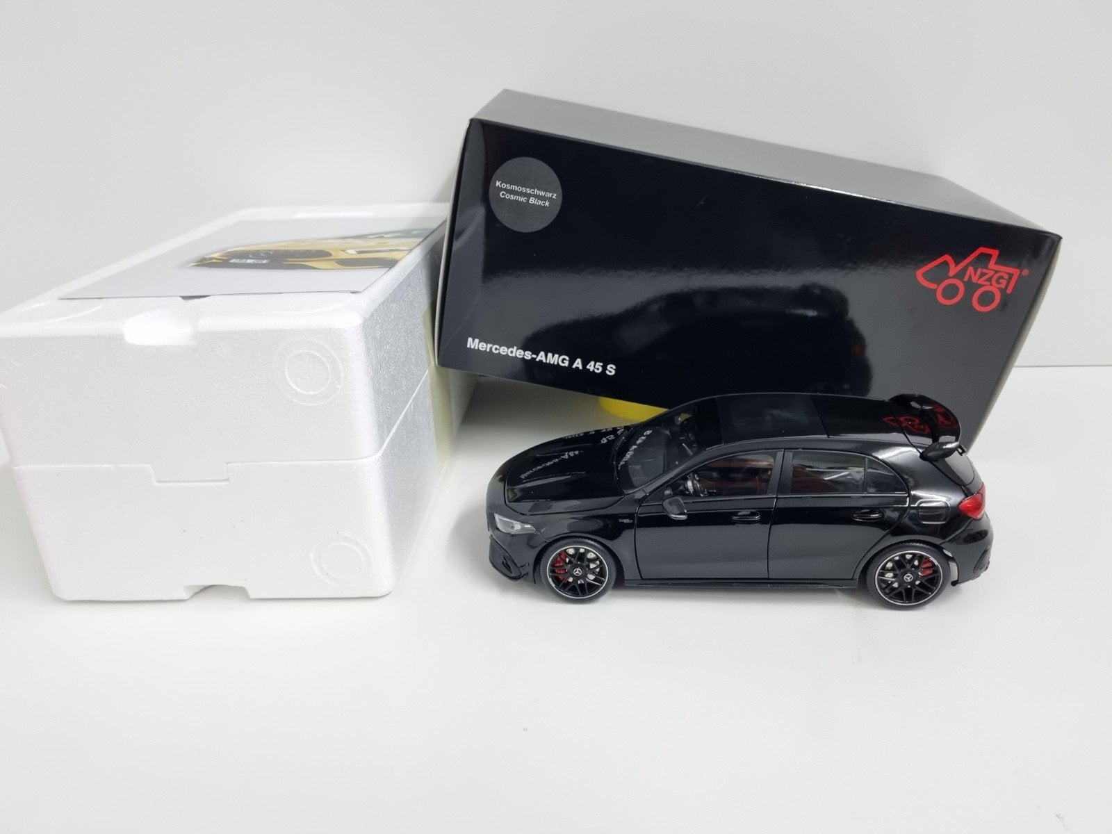 Nzg
Mercedes-Benz AMG A45 S 1:18
Nieuw, Hobby en Vrije tijd, Modelauto's | 1:18, Ophalen of Verzenden, Nieuw, Auto