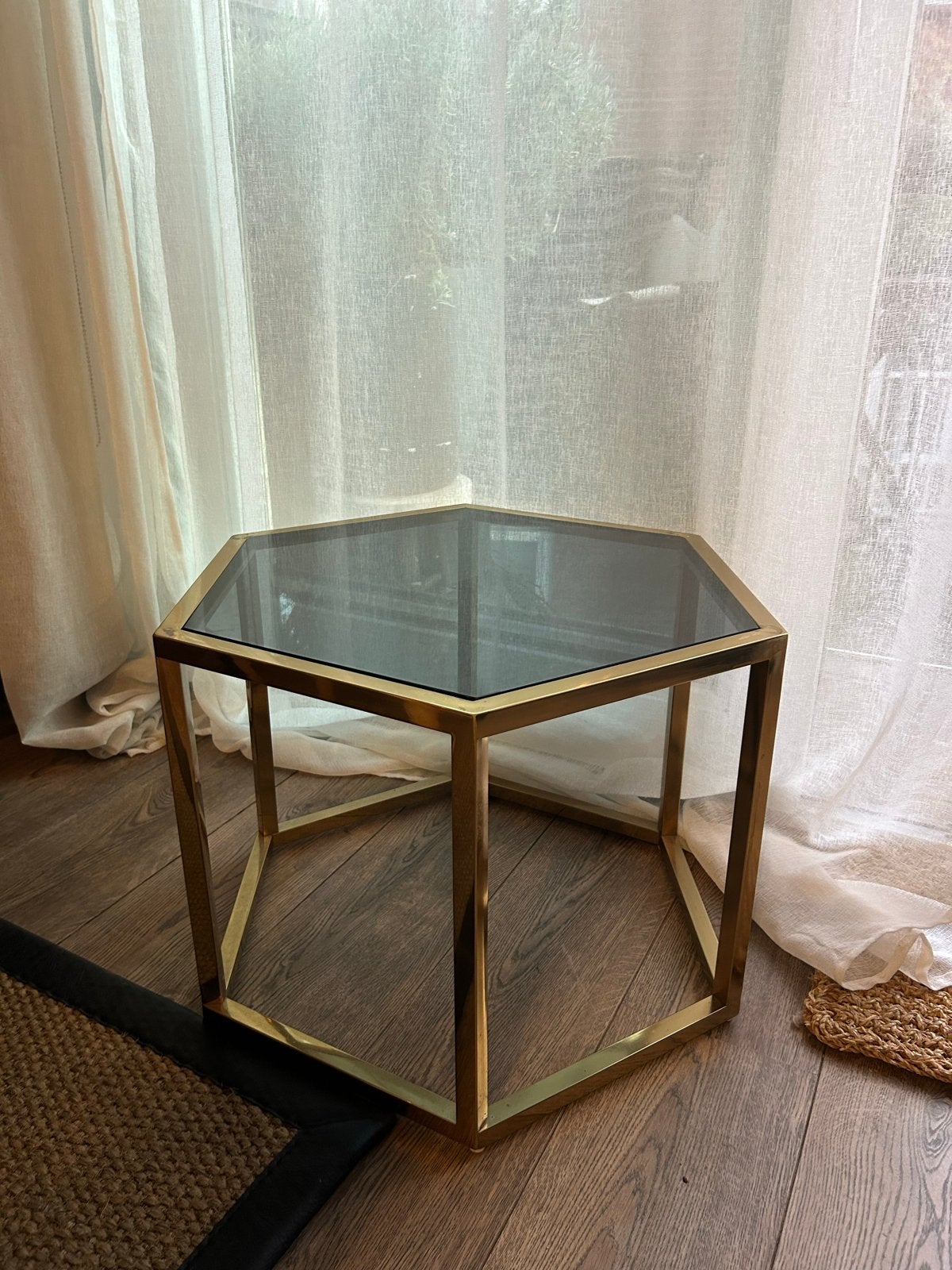 Richmond Interiors bijzettafel goud met glas, Ophalen, 50 tot 100 cm, Overige vormen, 5 – 50
