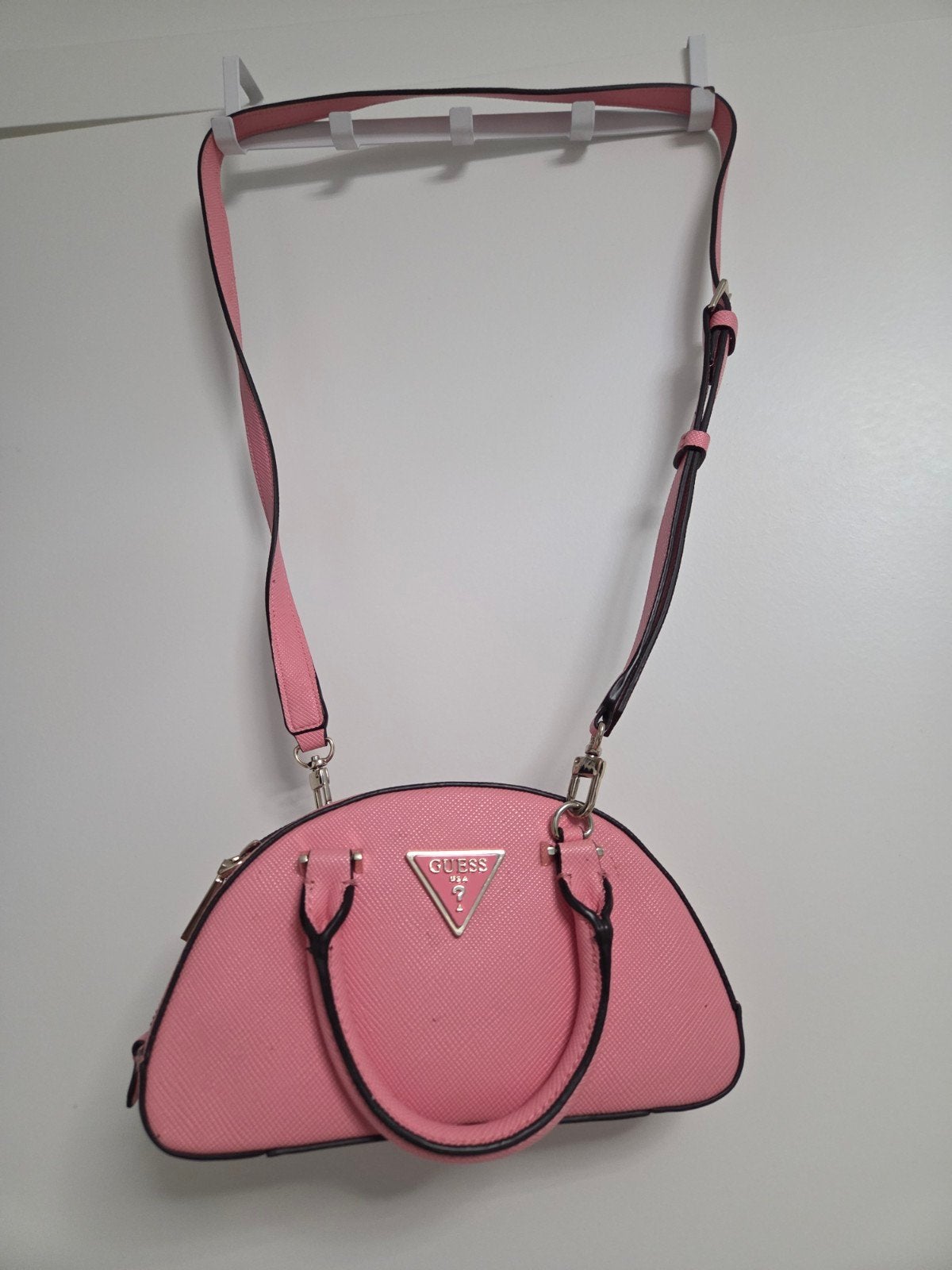 Roze Guess handtas met schouderband, Ophalen of Verzenden, Zo goed als nieuw, Roze, Overige merken