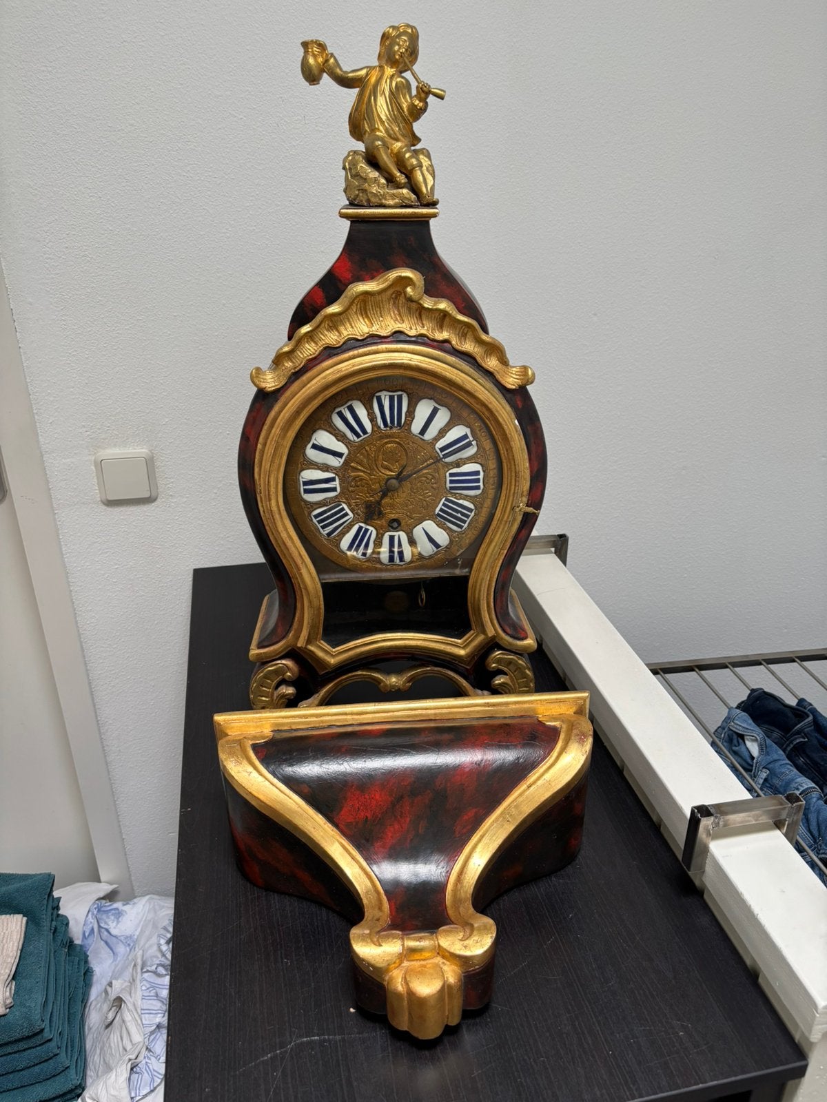 Vroege houten boulle op console, Antiek en Kunst, Antiek | Klokken, Ophalen of Verzenden