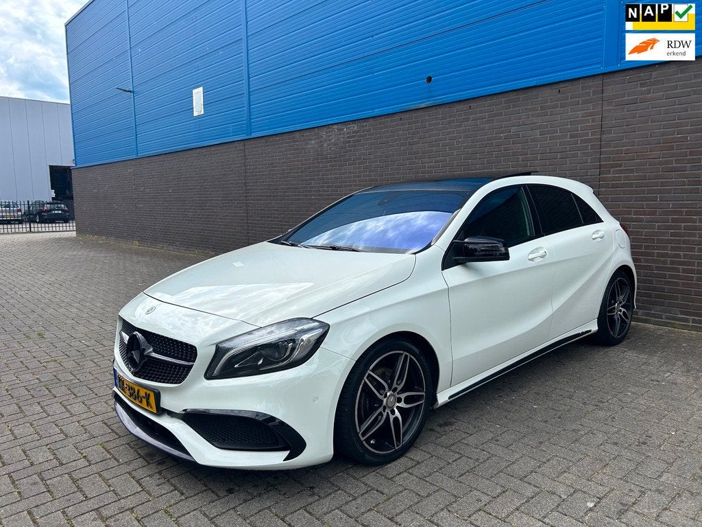Mercedes-Benz A-klasse 200 Ambition AMG-Line | CarPlay | Pan, Auto's, Mercedes-Benz, Gebruikt, Leder en Stof, Wit, Bedrijf