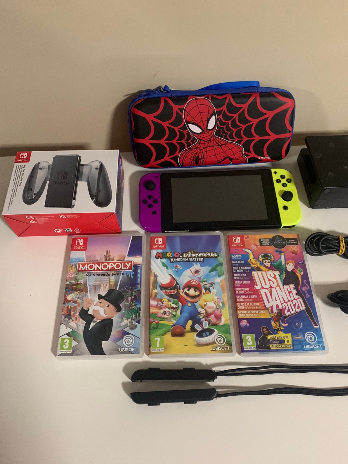 Foto 3 van Nintendo Switch V1 + 3 Games & Veel Accessoires
