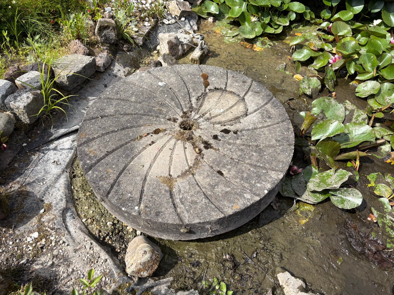 Molensteen vijver, Tuin en Terras, Waterpartijen en Fonteinen, Ophalen, Gebruikt, Beton, Waterornament