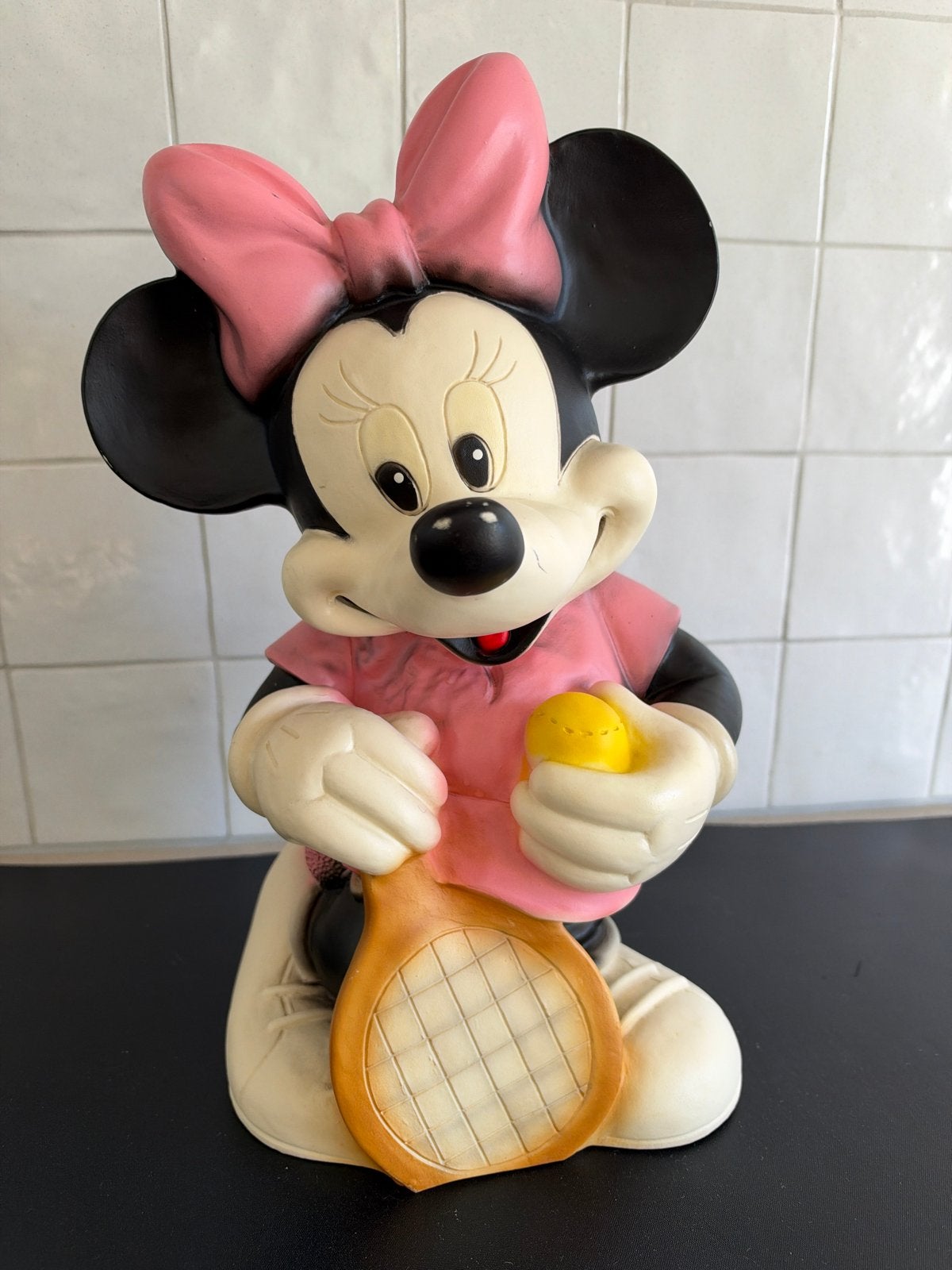 Minnie Mouse tennis beeldje - Disney - Kunststof, Verzamelen, Ophalen of Verzenden, Overige figuren, Gebruikt, Beeldje of Figuurtje