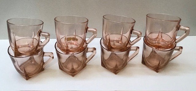 8 stuks persglazen roze kopjes Art Deco, Huis en Inrichting, Ophalen of Verzenden, Overige stijlen, Kop(pen) en/of Schotel(s)