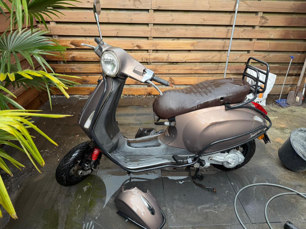 Vespa primavera opknaper!, Fietsen en Brommers, Scooters | Vespa, Ophalen, Gebruikt, Overige modellen, 49 cc