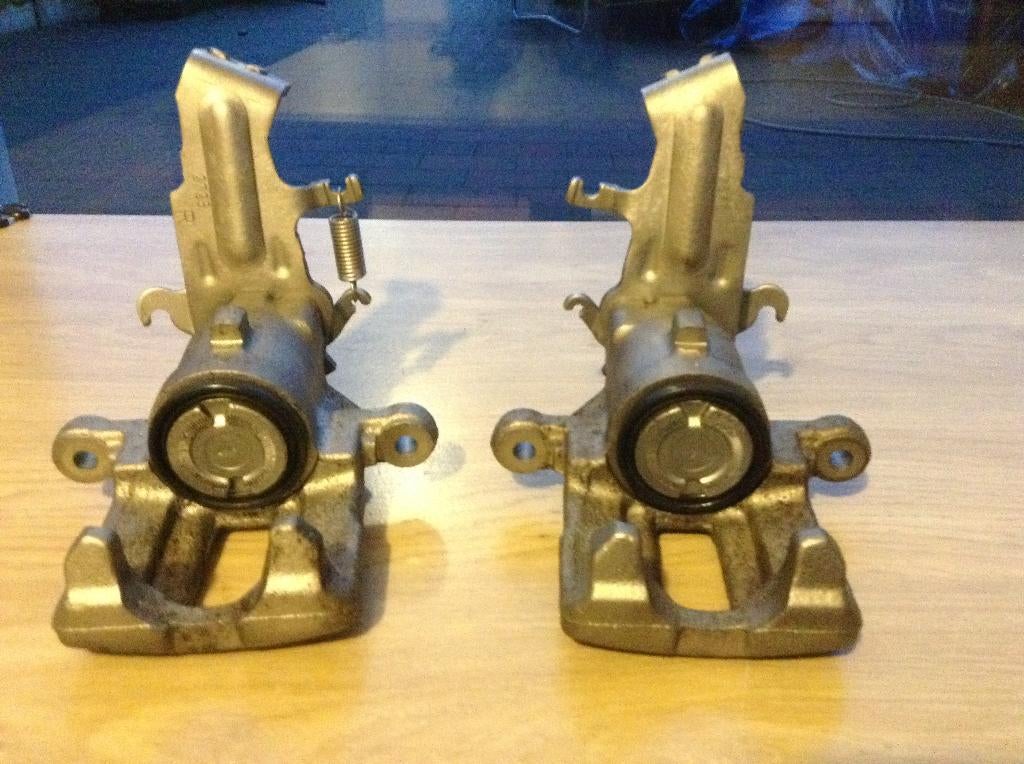 Remklauwen voorkant en achterkant nissan primera p11 almera, Auto-onderdelen, Ophalen of Verzenden, Gereviseerd, Nissan