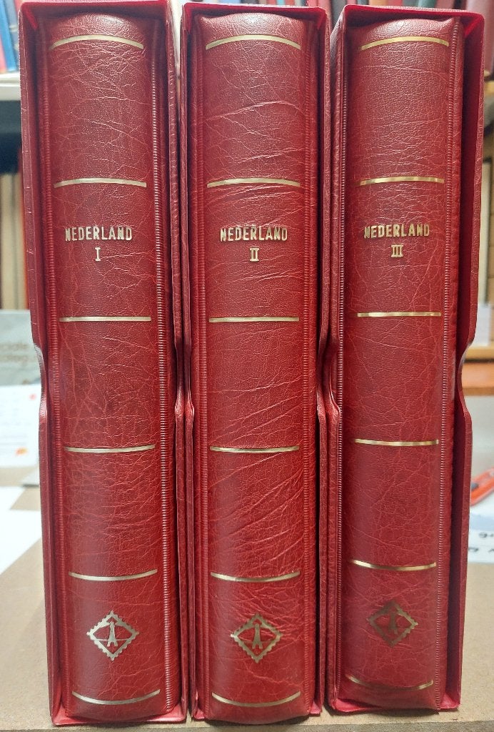 (087) LEUCHTTURM Albums - NEDERLAND deel 1/3  lees!
