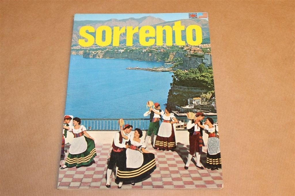 Sorrento Italië — Vintage Fotoboek 1975 [EN], Ophalen of Verzenden, Gelezen, Europa