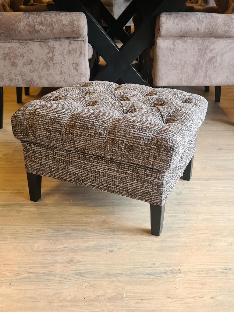 *VOORRAAD* Landelijke Gecapitonneerde Hocker 50x60 cm (9), Huis en Inrichting, Banken | Voetenbanken en Poefen, 50 tot 75 cm, Ophalen of Verzenden
