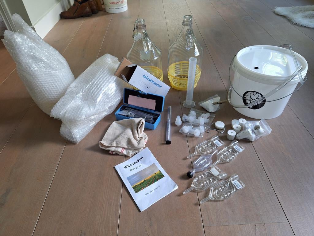 Complete Wijn Maak Set - Refractometer, Flessen & Meer, Ophalen of Verzenden, Zo goed als nieuw