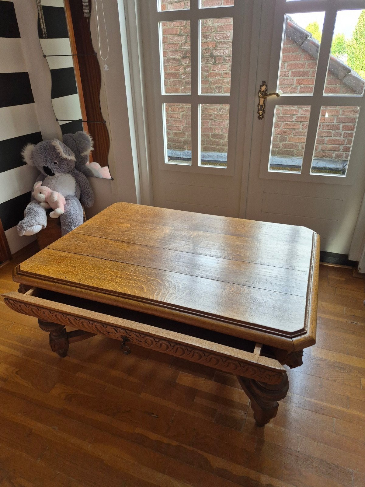 Antieke eikenhouten salontafel met lade, Ophalen