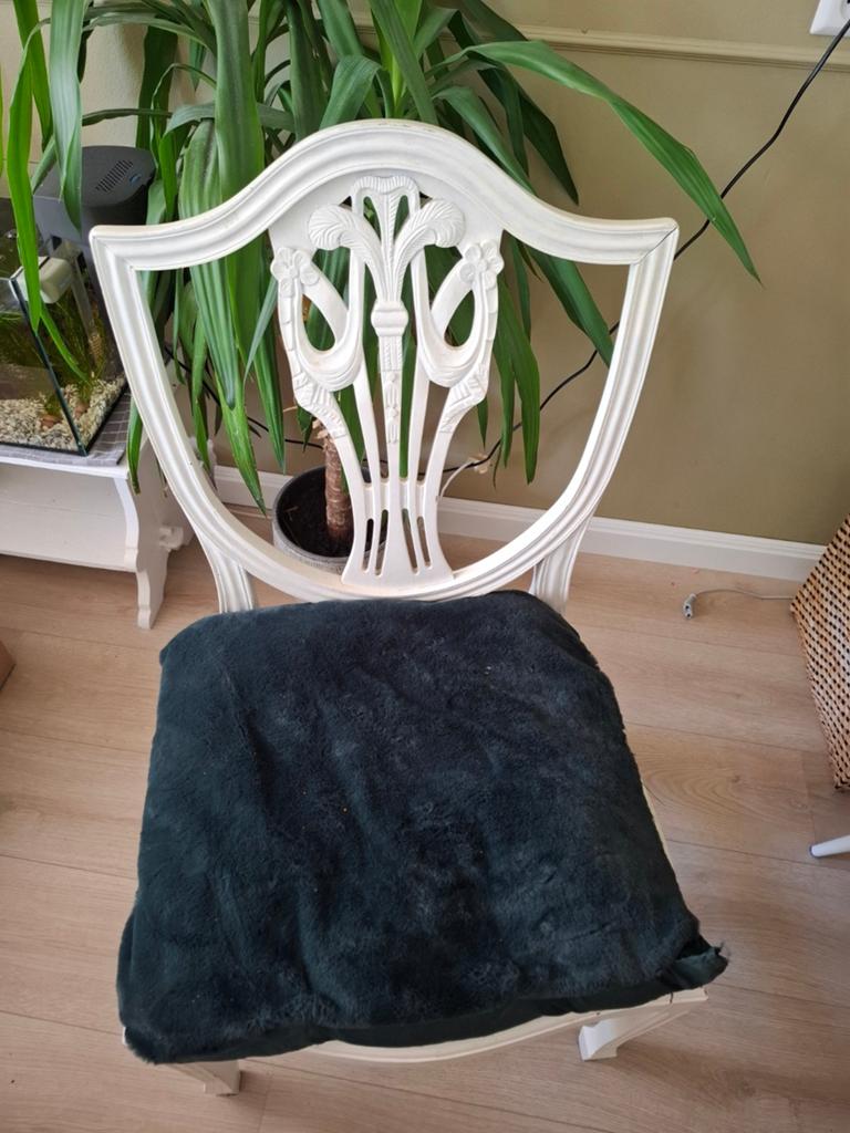 Gratis eetkamerstoel, zelf bekleed (is ook wel te zien), Ophalen of Verzenden, Gebruikt, Eén