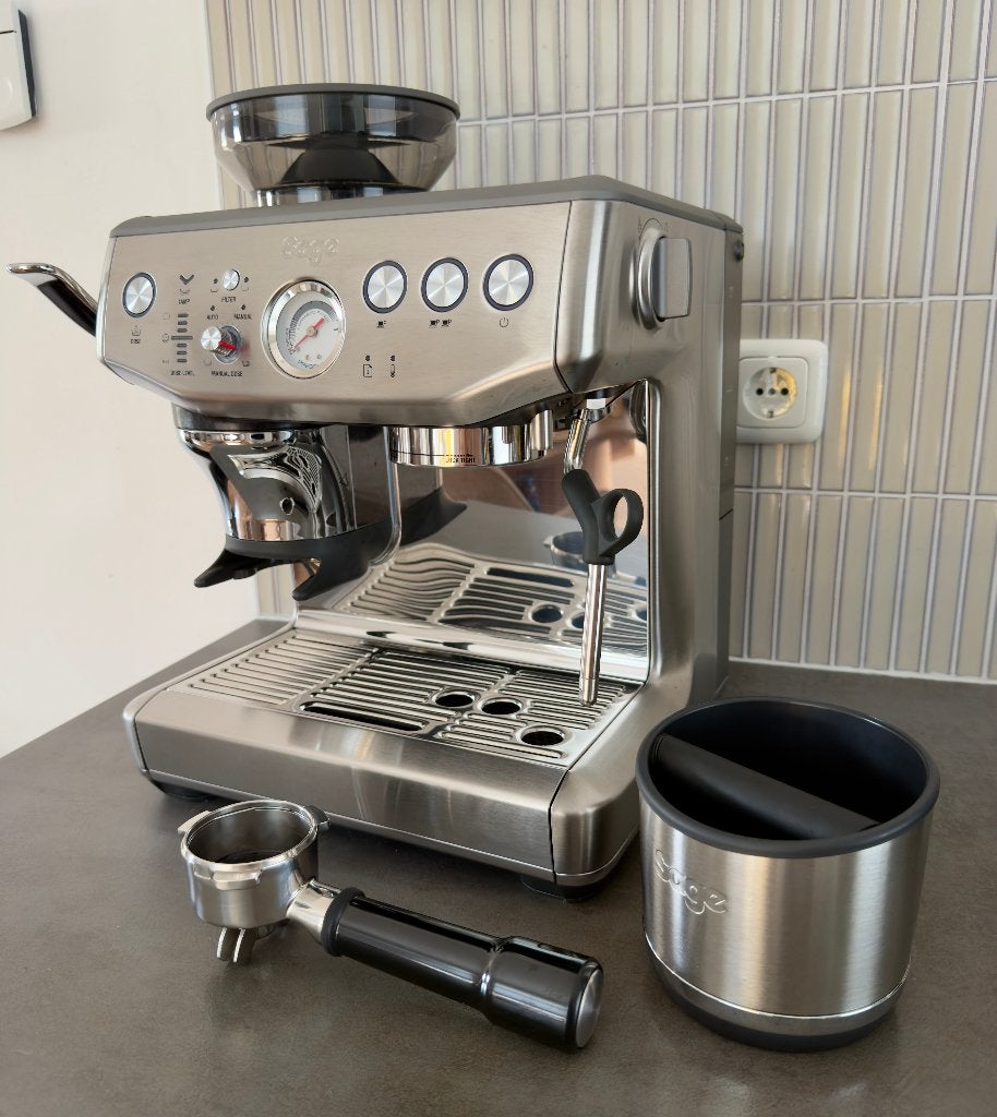 Sage Barista Express Impress, Witgoed en Apparatuur, Koffiezetapparaten, Ophalen, Espresso apparaat, Koffiebonen, Zo goed als nieuw
